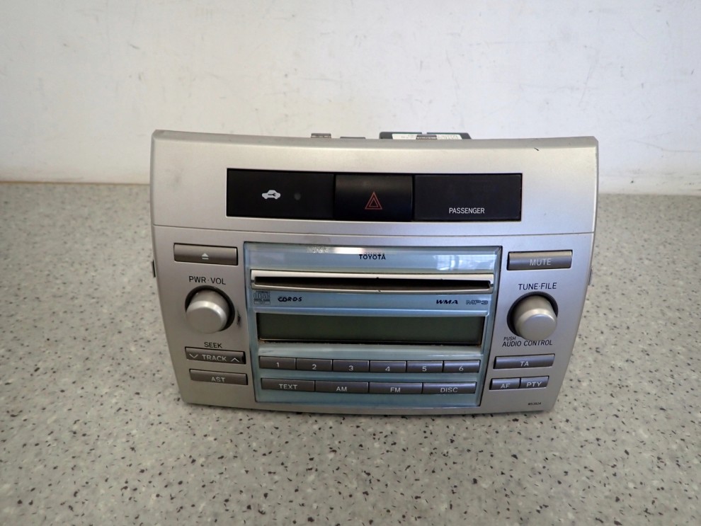 TOYOTA COROLLA VERSO 04-08 RADIO FABRYCZNE 1/8