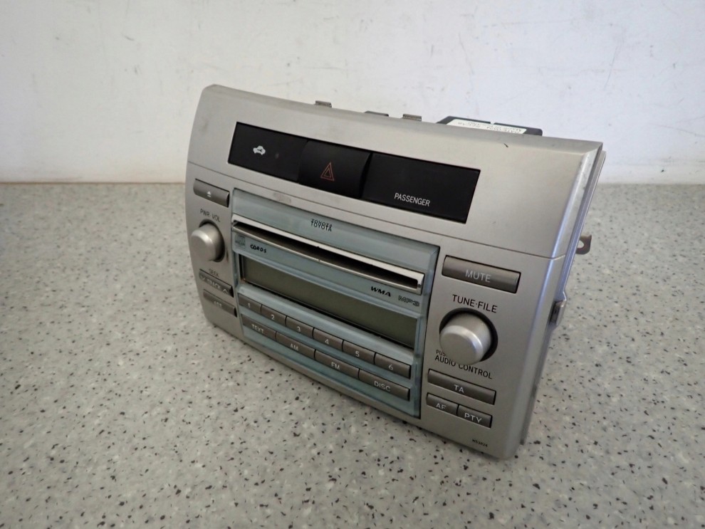 TOYOTA COROLLA VERSO 04-08 RADIO FABRYCZNE 4/8