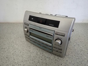 TOYOTA COROLLA VERSO 04-08 RADIO FABRYCZNE 4/8 MINIATURA