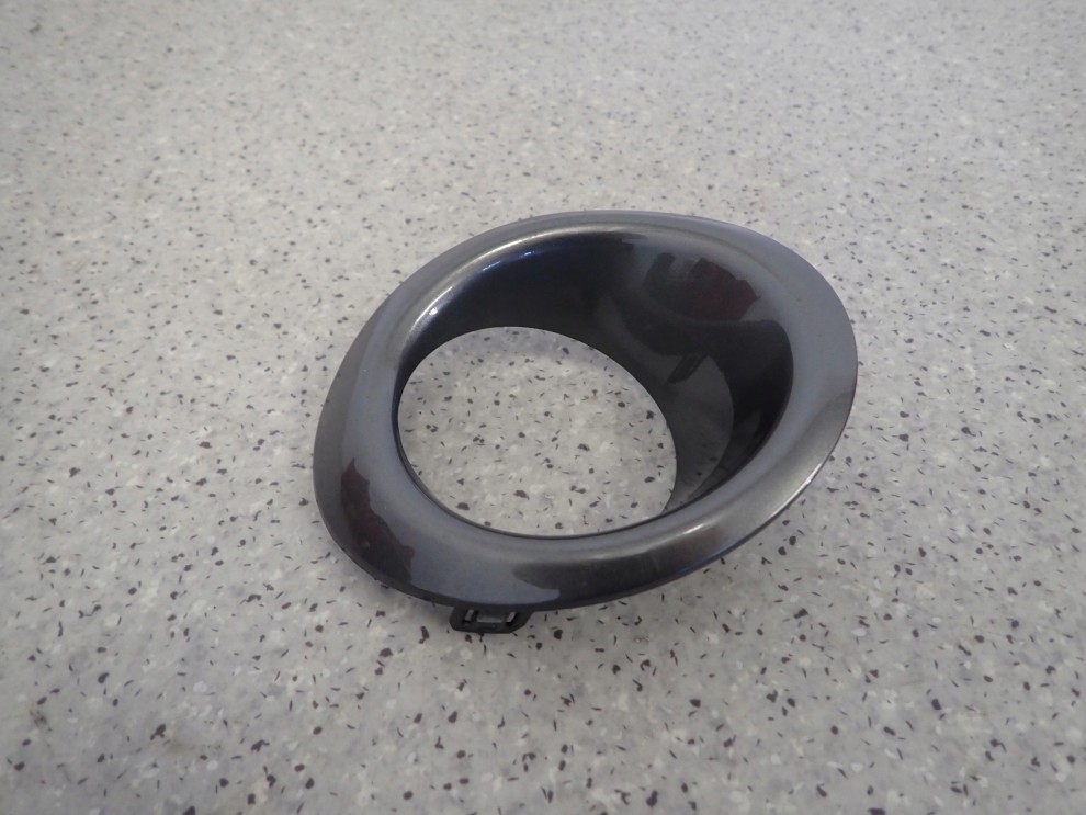 NISSAN NOTE E11 06-09 RAMKA KRATKA HALOGENU PRZEDNIA LEWA 3/6