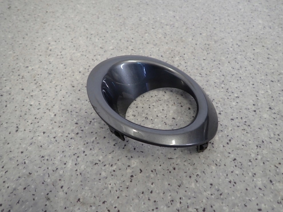 NISSAN NOTE E11 06-09 RAMKA KRATKA HALOGENU PRZEDNIA LEWA 4/6