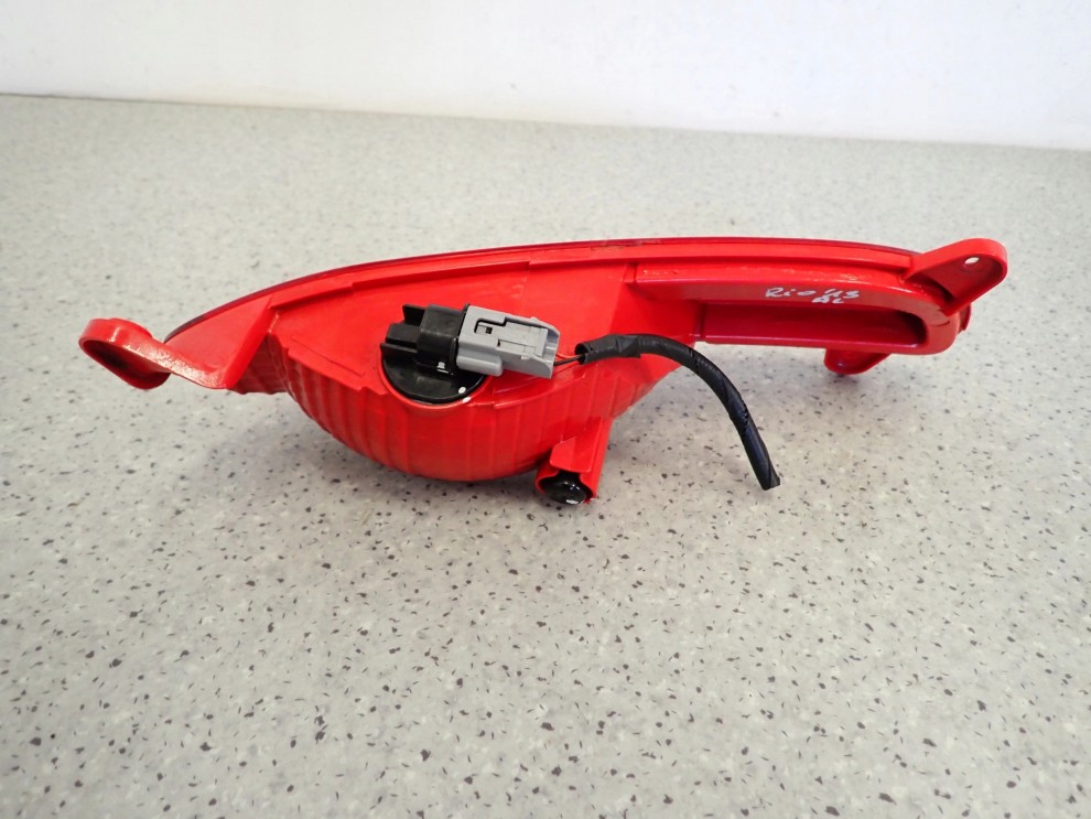 KIA RIO III 11-14 LAMPA PRZECIWMGIELNA W ZDERZAK TYLNA LEWA 6/7