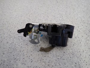 CHEVROLET AVEO T250 HB 07- ZAMEK TYLNY LEWY 4/6 MINIATURA