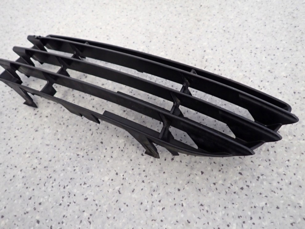 MITSUBISHI COLT 5D 04-08 KRATKA HALOGENU PRZEDNIA LEWA 2/5