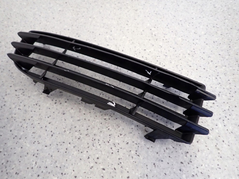 MITSUBISHI COLT 5D 04-08 KRATKA HALOGENU PRZEDNIA PRAWA 2/9