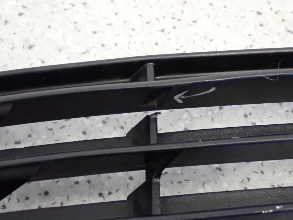 MITSUBISHI COLT 5D 04-08 KRATKA HALOGENU PRZEDNIA PRAWA 8/9