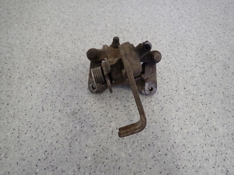 NISSAN ALMERA TINO 00-06 ZACISK HAMULCOWY TYLNY PRAWY 6/6