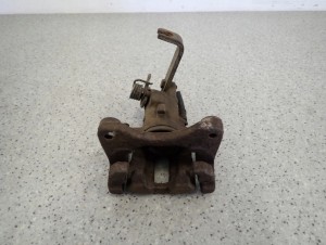 NISSAN ALMERA TINO 00-06 ZACISK HAMULCOWY TYLNY PRAWY 4/6 MINIATURA