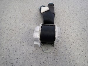 SUZUKI SWIFT MK7 10-15 PAS BEZPIECZEŃSTWA TYLNY ŚRODKOWY ZAPINKA 3/7 MINIATURA