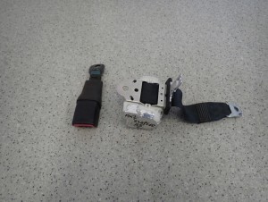 SUZUKI SWIFT MK7 10-15 PAS BEZPIECZEŃSTWA TYLNY ŚRODKOWY ZAPINKA 7/7 MINIATURA