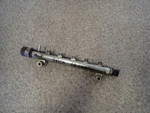 CHEVROLET EPICA 2.D LISTWA WTRYSKOWA CZUJNIK ZAWÓR 2/8 MINIATURA