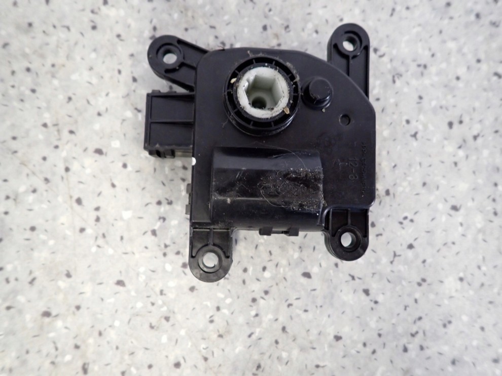 KIA RIO III 11-14 NASTAWNIK REGULATOR SILNICZEK KLAPEK NAGRZEWNICY 5/7