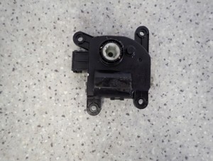 KIA RIO III 11-14 NASTAWNIK REGULATOR SILNICZEK KLAPEK NAGRZEWNICY 4/7 MINIATURA