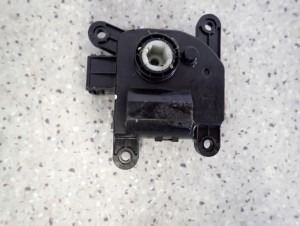 KIA RIO III 11-14 NASTAWNIK REGULATOR SILNICZEK KLAPEK NAGRZEWNICY 5/7 MINIATURA