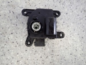 KIA RIO III 11-14 NASTAWNIK REGULATOR SILNICZEK KLAPEK NAGRZEWNICY 6/7 MINIATURA