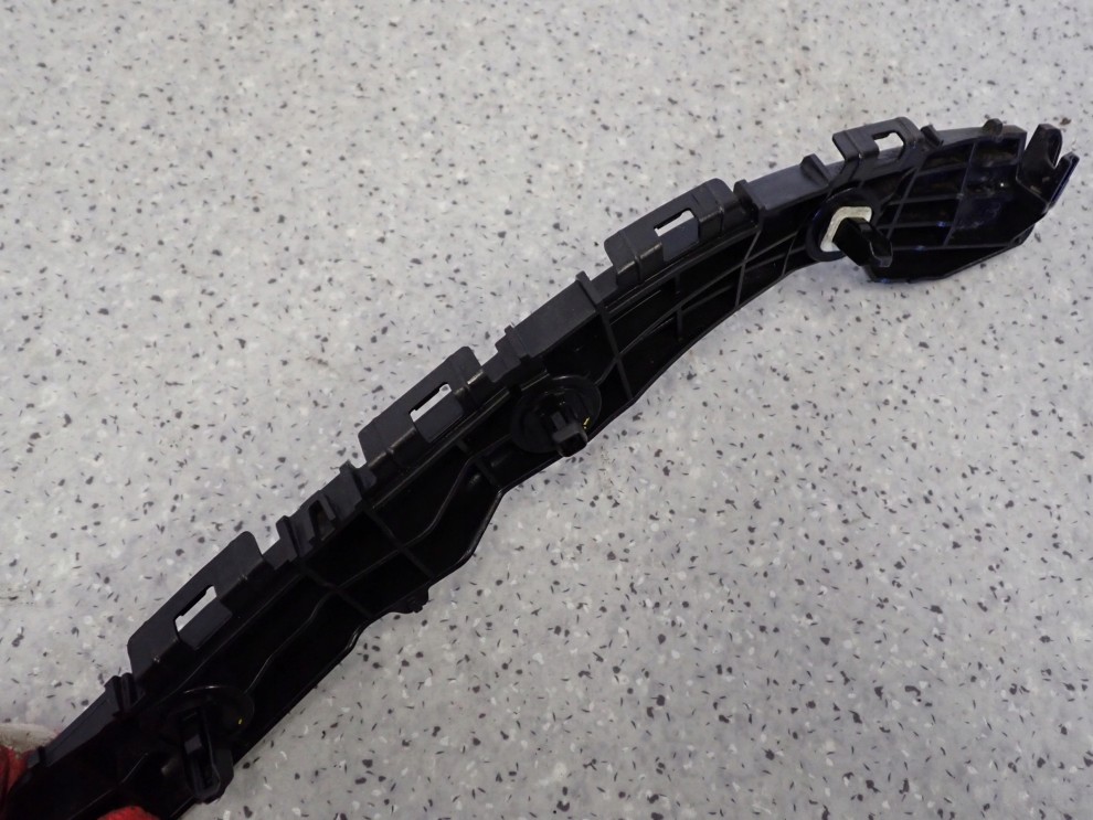 TOYOTA VERSO 09-13 ŚLIZG ZDERZAKA TYLNY LEWY 3/4