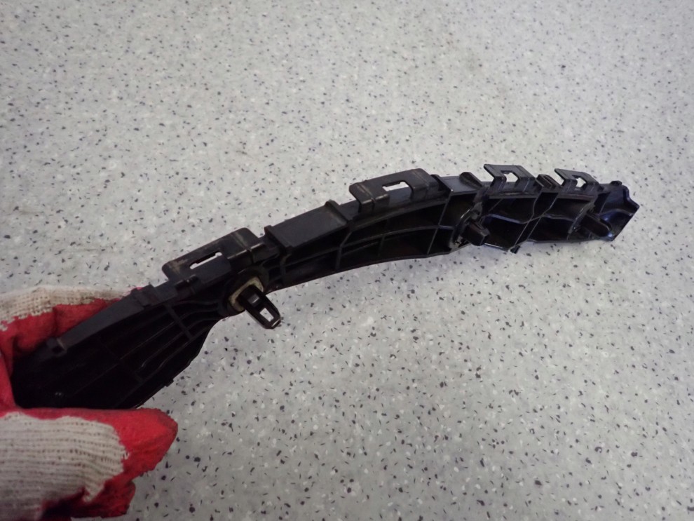 TOYOTA VERSO 09-13 ŚLIZG ZDERZAKA TYLNY PRAWY 5/6