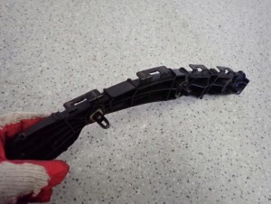 TOYOTA VERSO 09-13 ŚLIZG ZDERZAKA TYLNY PRAWY 5/6 MINIATURA