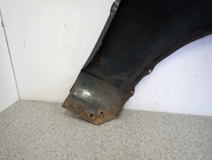 MAZDA 323 BJ F 98-00 BŁOTNIK PRZEDNI LEWY 10/10 MINIATURA