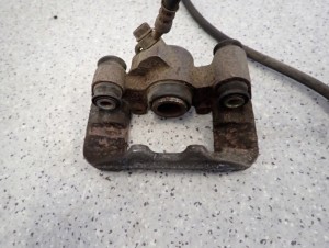 TOYOTA YARIS 99-05 ZACISK HAMULCOWY TYLNY PRAWY 4/6 MINIATURA