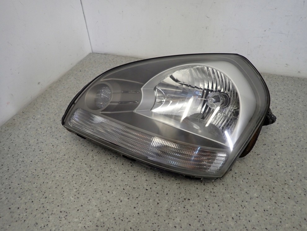 HYUNDAI TUCSON 04-10 REFLEKTOR LEWY LAMPA PRZEDNIA 3/8