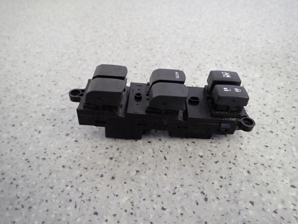 SUZUKI SWIFT MK7 10- PANEL STEROWANIA SZYB PRZEDNI LEWY 4 SZYBY 2/7