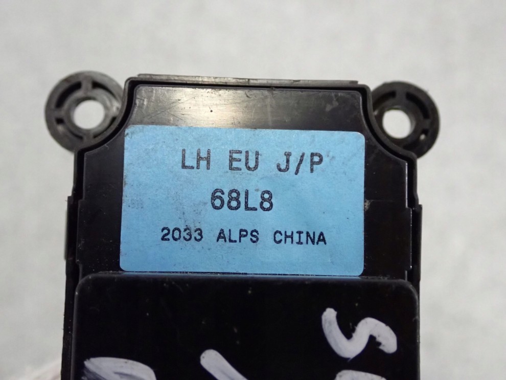 SUZUKI SWIFT MK7 10- PANEL STEROWANIA SZYB PRZEDNI LEWY 4 SZYBY 7/7