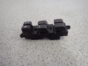 SUZUKI SWIFT MK7 10- PANEL STEROWANIA SZYB PRZEDNI LEWY 4 SZYBY 3/7 MINIATURA