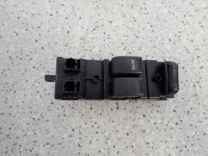 SUZUKI IGNIS 00-03 PANEL SZYB PRZEDNI LEWY 2 SZYBY 1/6 MINIATURA