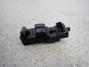 SUZUKI IGNIS 00-03 PANEL SZYB PRZEDNI LEWY 2 SZYBY 3/6 MINIATURA