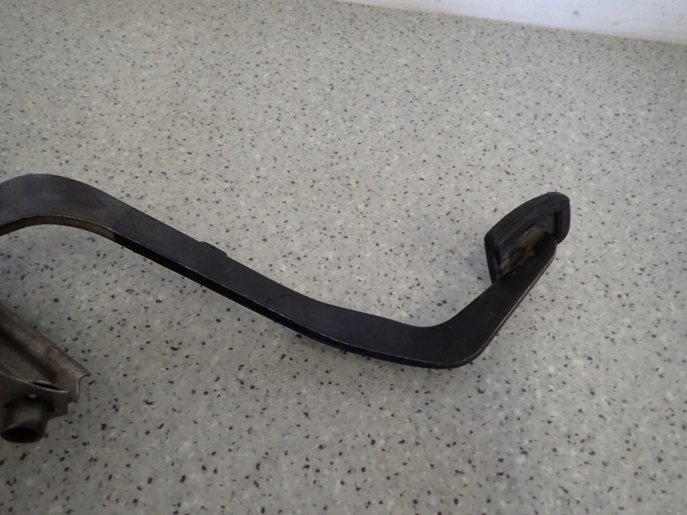 TOYOTA COROLLA VERSO BENZYNA 04- PEDAŁ SPRZĘGŁA 4/6