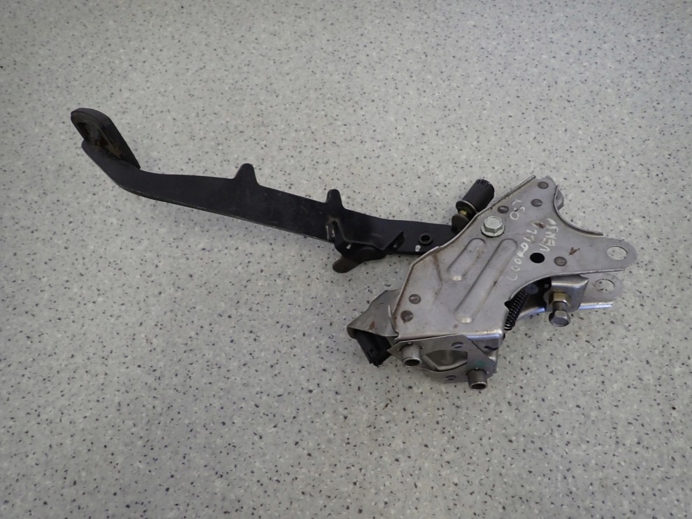 TOYOTA COROLLA VERSO BENZYNA 04- PEDAŁ SPRZĘGŁA 1/6