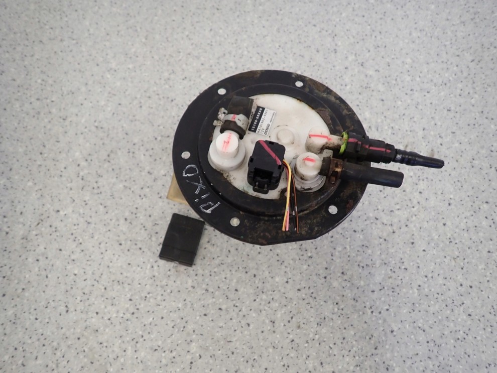 SUZUKI ALTO NISSAN PIXO 09-14 POMPA PALIWA W ZBIORNIK PŁYWAK 2/5