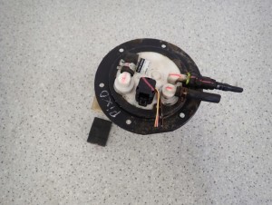 SUZUKI ALTO NISSAN PIXO 09-14 POMPA PALIWA W ZBIORNIK PŁYWAK 2/5 MINIATURA