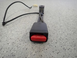 SUZUKI SPLASH 08-14 ZAPINKA PASA PRZEDNIA LEWA 3/7 MINIATURA