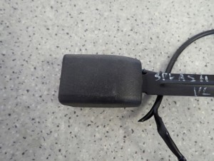 SUZUKI SPLASH 08-14 ZAPINKA PASA PRZEDNIA LEWA 5/7 MINIATURA