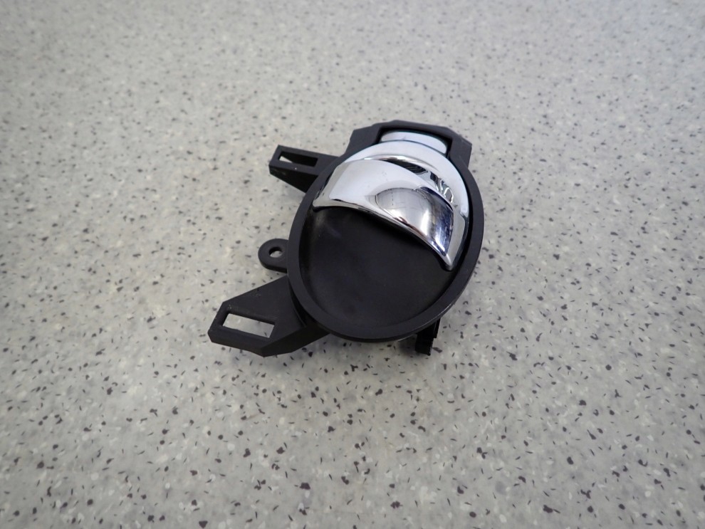 NISSAN NOTE E12 12- KLAMKA DRZWI WEWNĘTRZNA LEWA 3/7