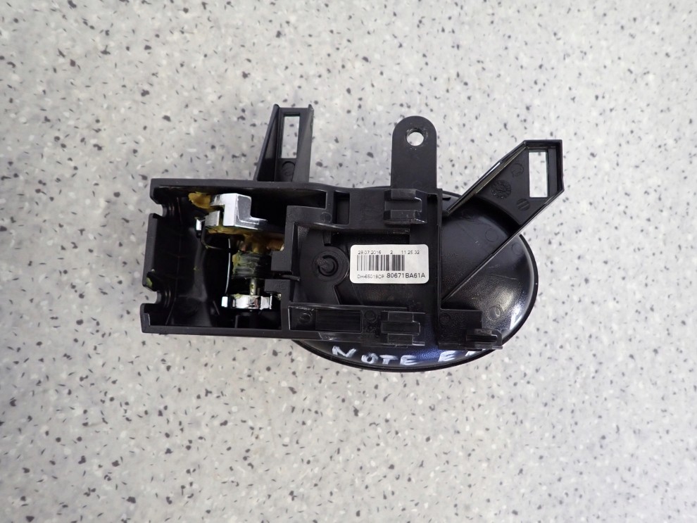 NISSAN NOTE E12 12- KLAMKA DRZWI WEWNĘTRZNA LEWA 5/7