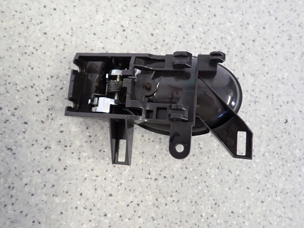 NISSAN NOTE E12 12- KLAMKA DRZWI WEWNĘTRZNA PRAWA 5/6