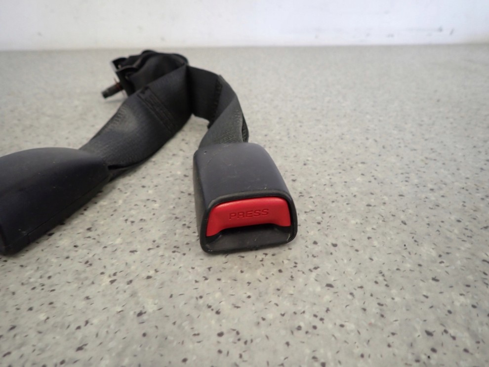 KIA CARENS III 06-12 ZAPINKA ZAPINKI PASA TYLNEGO 3 RZĄD KOMPLET 3/6