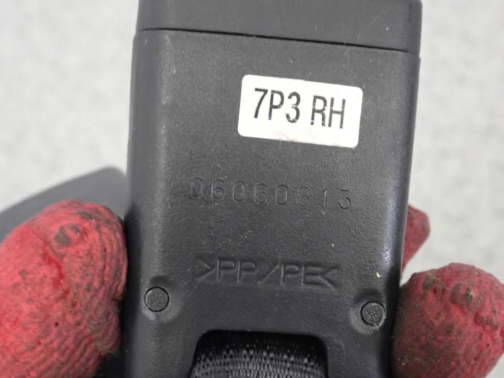 KIA CARENS III 06-12 ZAPINKA ZAPINKI PASA TYLNEGO 3 RZĄD KOMPLET 6/6