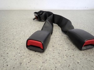 KIA CARENS III 06-12 ZAPINKA ZAPINKI PASA TYLNEGO 3 RZĄD KOMPLET 4/6 MINIATURA