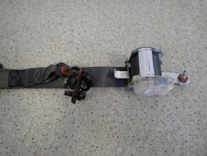 KIA CARENS III 06-12 PAS BEZPIECZEŃSTWA TYLNY LEWY 3 RZĄD 3/5 MINIATURA