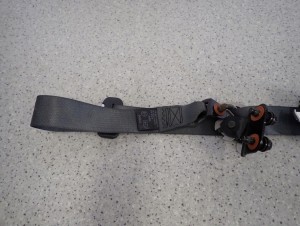 KIA CARENS III 06-12 PAS BEZPIECZEŃSTWA TYLNY LEWY 3 RZĄD 4/5 MINIATURA