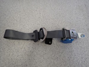 KIA CARENS III 06-12 PAS BEZPIECZEŃSTWA TYLNY PRAWY 3 RZĄD 4/4 MINIATURA