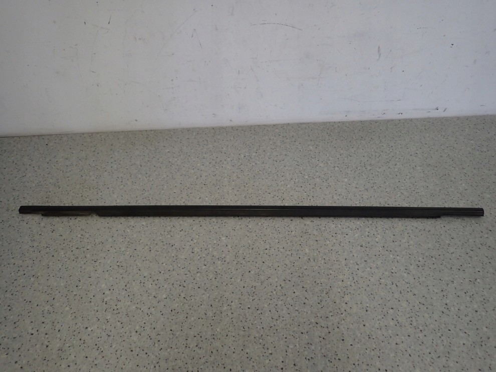 KIA RIO III 5D 11-14 LISTWA ZGARNIAJĄCA DRZWI TYLNA LEWA 1/6