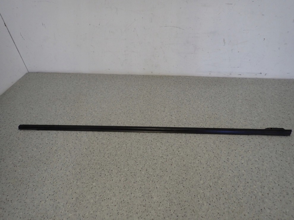 KIA RIO III 5D 11-14 LISTWA ZGARNIAJĄCA DRZWI PRZEDNIA LEWA 1/5