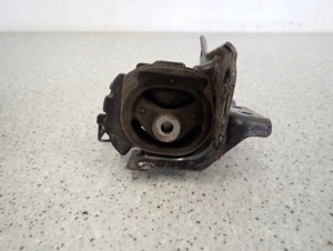 TOYOTA COROLLA VERSO 2.2d 04-09 PODUSZKA SILNIKA PRZEDNIA LEWA 3/7 MINIATURA