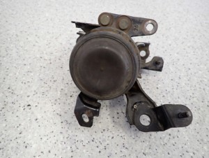 TOYOTA COROLLA VERSO 2.0 D4D 01-03 PODUSZKA SILNIKA PRZEDNIA PRAWA 3/4 MINIATURA