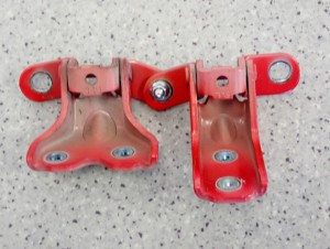 KIA RIO III HB 11-14 ZAWIASY DRZWI PRZÓD LEWY BEG 2/3 MINIATURA